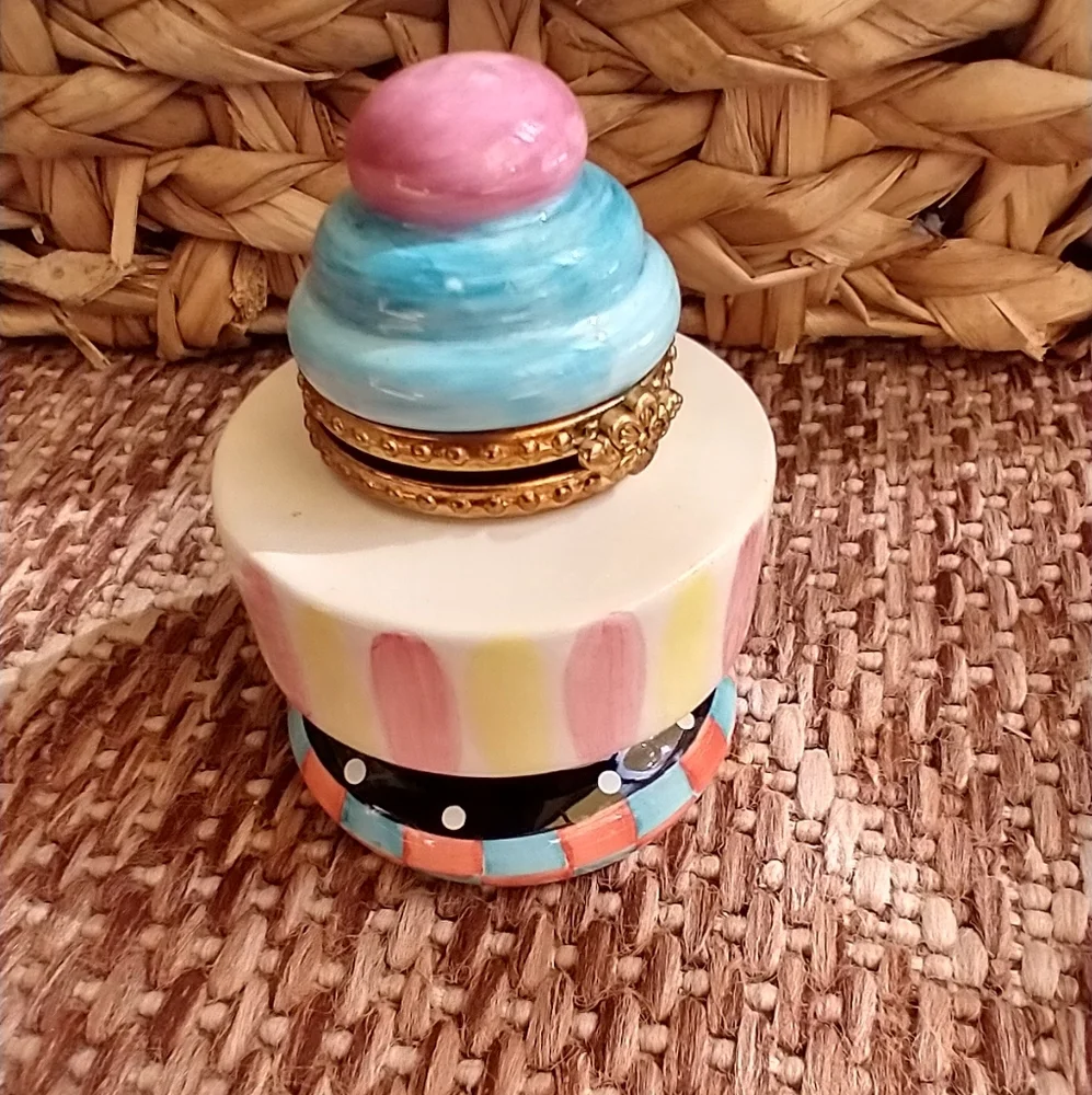 COPY - Ceramic Keepsave Box - Picture 5 of 7